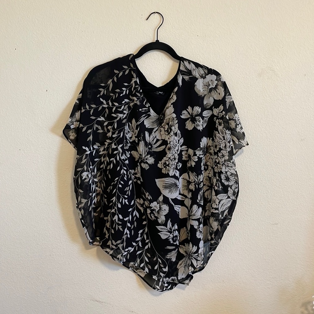 Roz & Ali black and white floral blouse